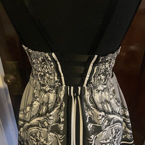 Express Black And White Floral Strappy Halter Top Womens XS Clubwear Sexy Y2K - Picture 7 of 10